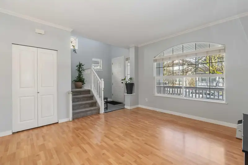 18476 66A AVENUE - photo 4 of 40