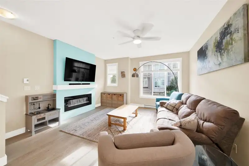 97 20498 82 AVENUE - photo 1 of 28