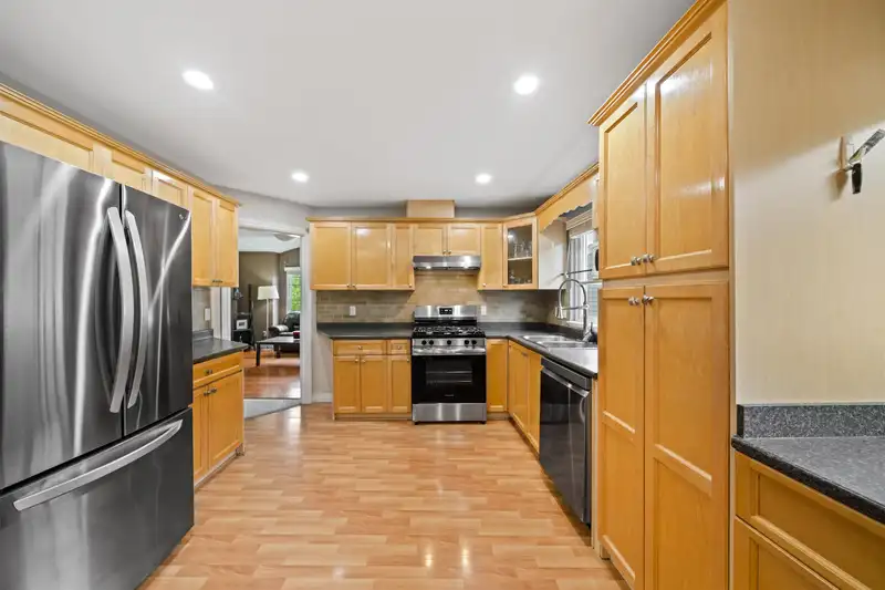 11597 240 STREET - photo 4 of 40