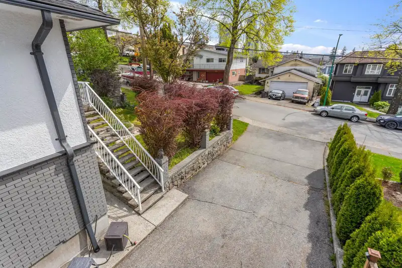 3951 WILLIAM STREET - photo 3 of 40
