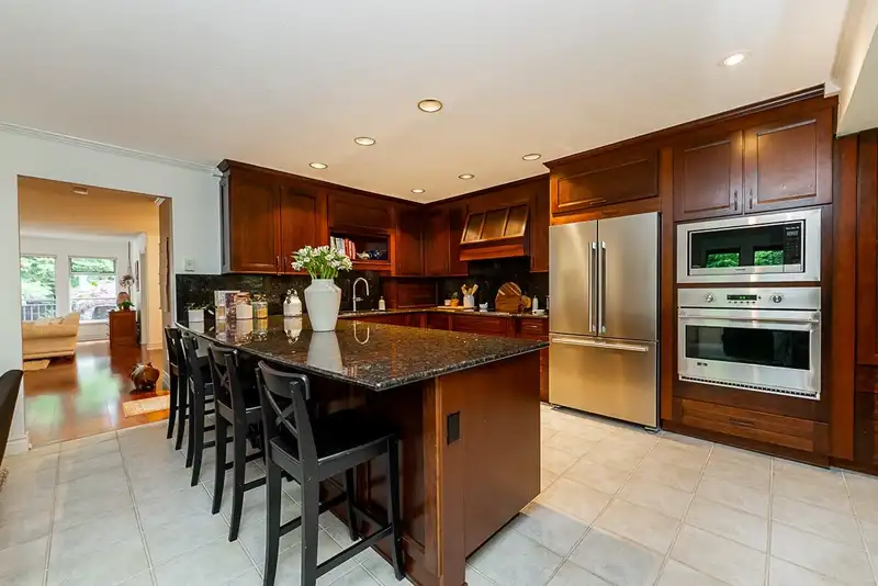 1174 STRATHAVEN DRIVE - photo 2 of 36