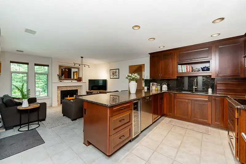 1174 STRATHAVEN DRIVE - photo 4 of 36
