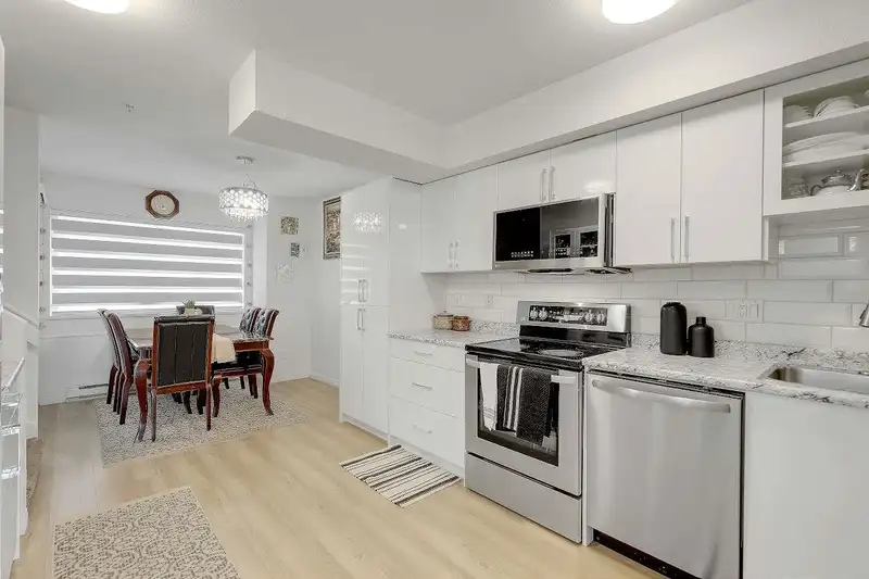 110 19700 56 AVENUE - photo 2 of 31