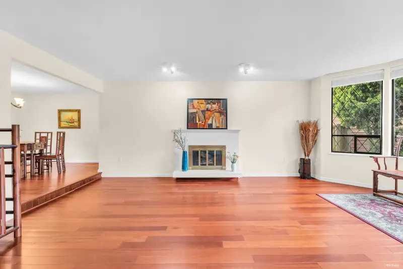 8155 CORLESS PLACE - photo 3 of 39