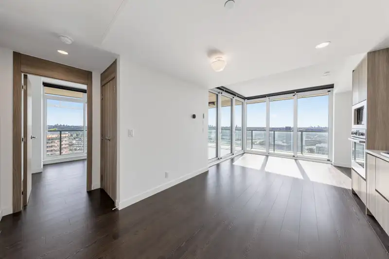 3609 4880 LOUGHEED HIGHWAY - photo 4 of 40