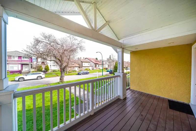 2862 W 22ND AVENUE - photo 2 of 14