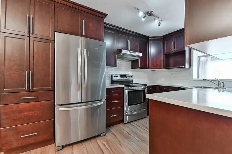 207 33233 BOURQUIN CRESCENT - photo 2 of 29