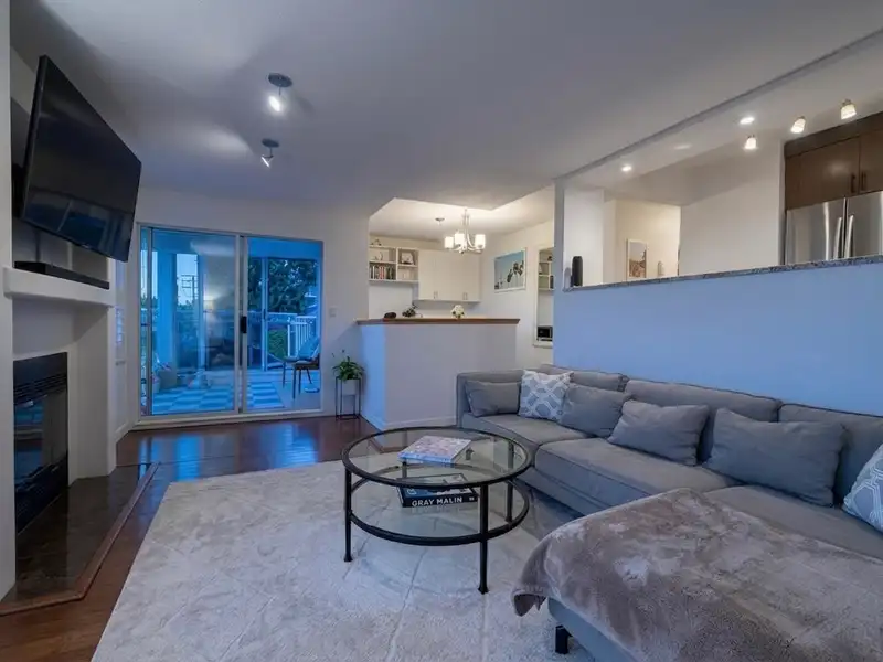 202 2440 HAYWOOD AVENUE - photo 4 of 22