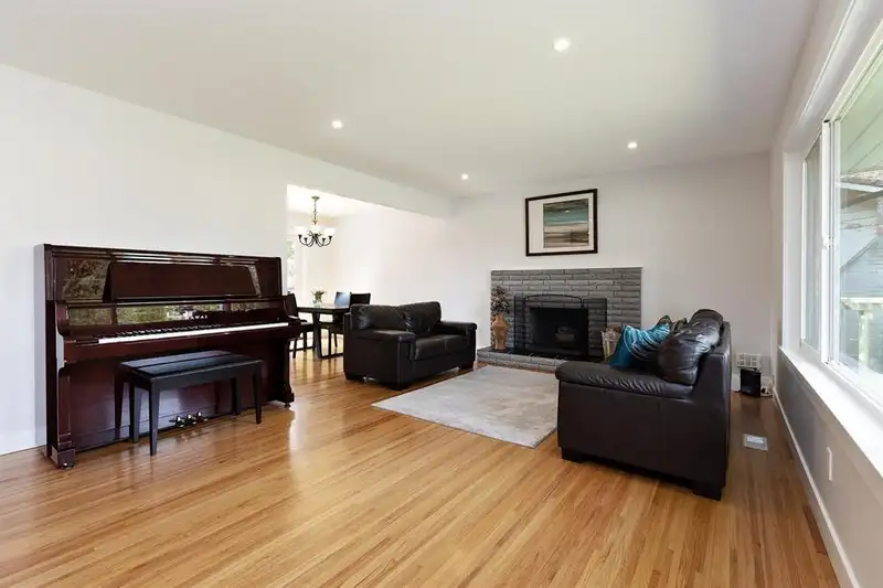 4561 UPLANDS DRIVE - photo 4 of 29