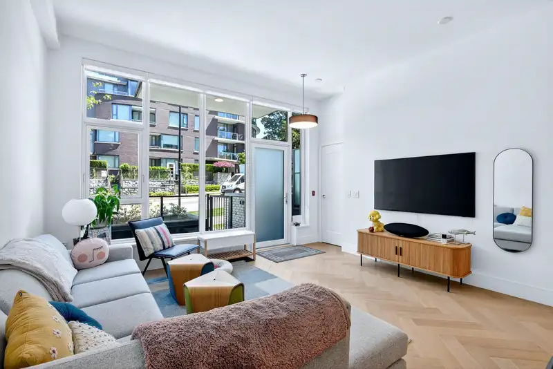 518 W 30TH AVENUE - photo 2 of 40