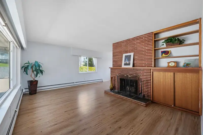 320 WALKER STREET - photo 4 of 31