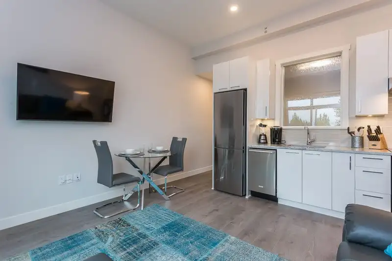 405 19940 BRYDON CRESCENT - photo 3 of 10