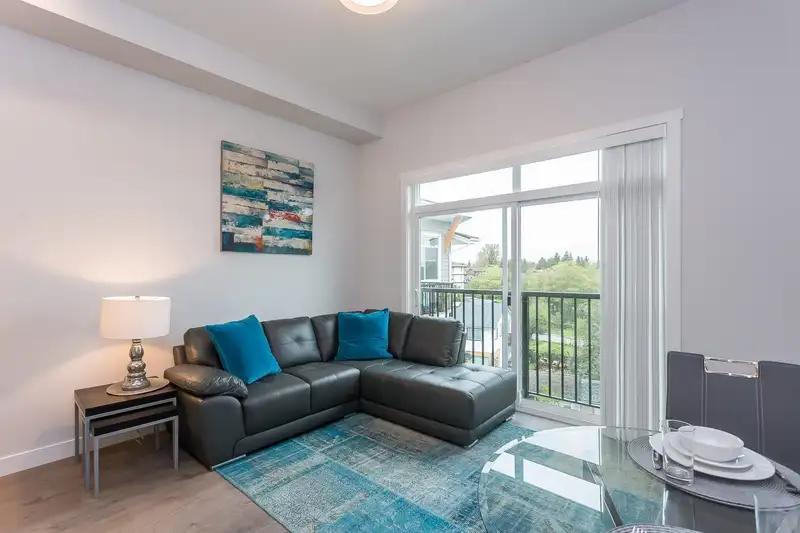 405 19940 BRYDON CRESCENT - photo 4 of 10