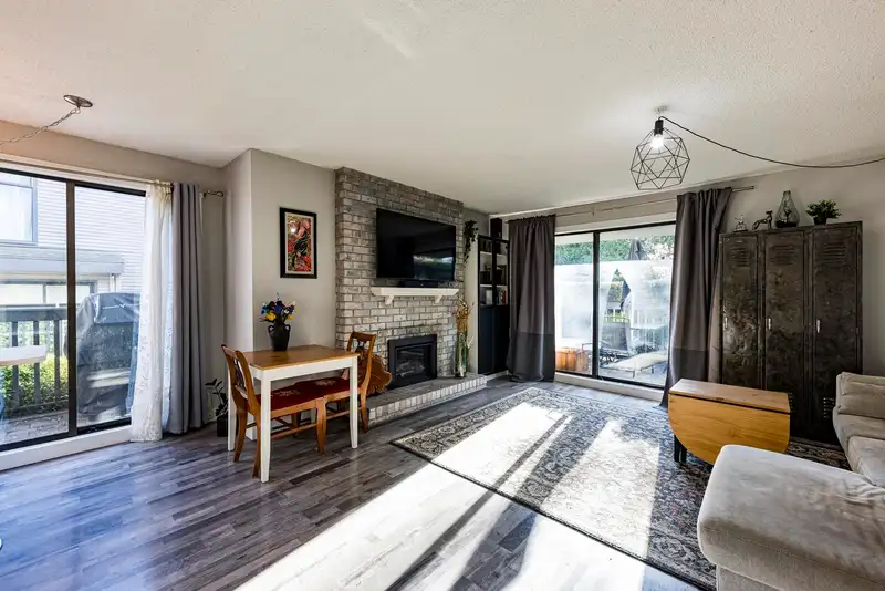 3132 LONSDALE AVENUE - photo 1 of 34