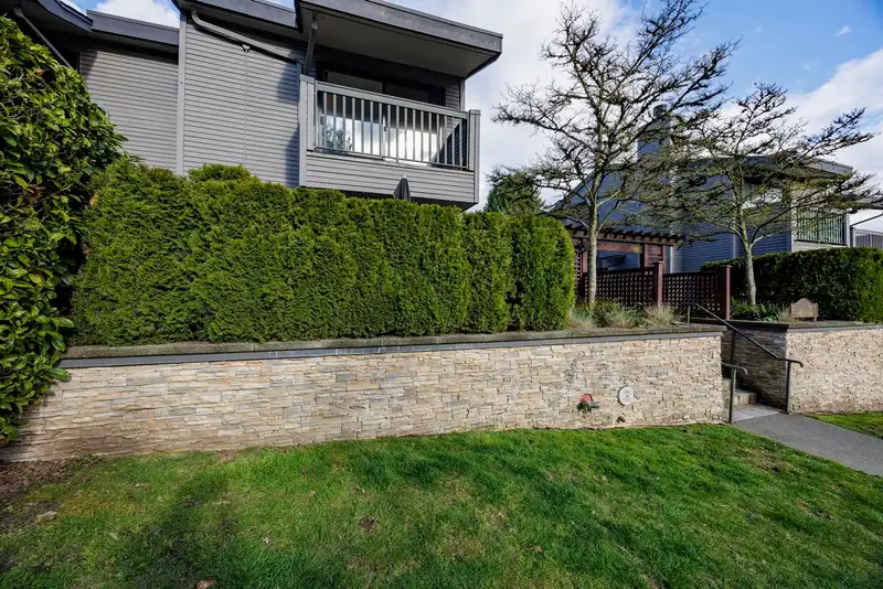 3132 LONSDALE AVENUE - photo 2 of 34