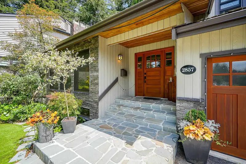 2857 VIOLET STREET - photo 1 of 32
