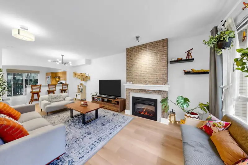 133 9133 GOVERNMENT STREET - photo 2 of 27