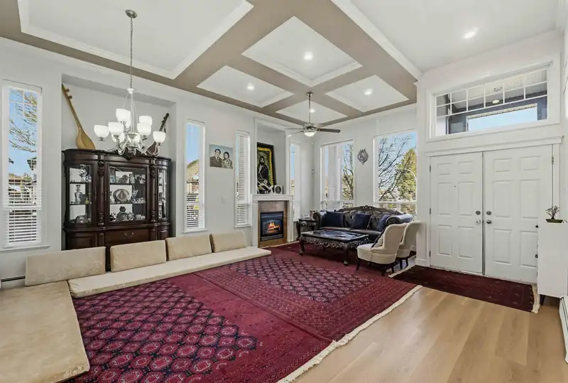 7097 149A STREET - photo 4 of 32