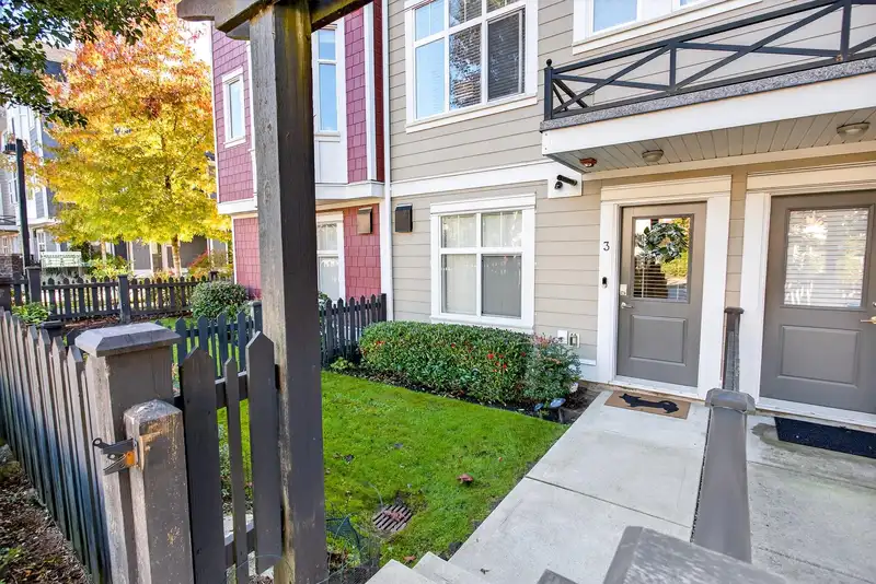 3 20852 77A AVENUE - photo 4 of 38