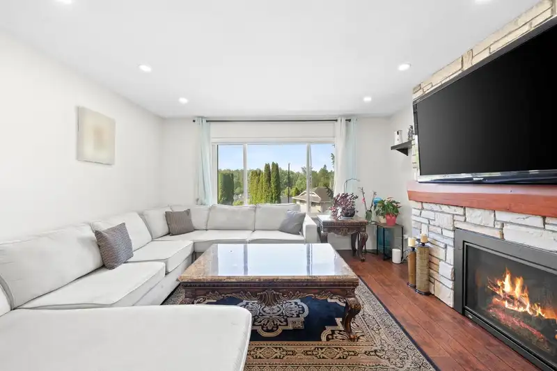 22905 113 AVENUE - photo 4 of 38