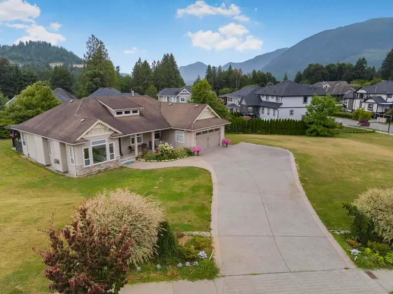8455 JACK CRESCENT - photo 4 of 37