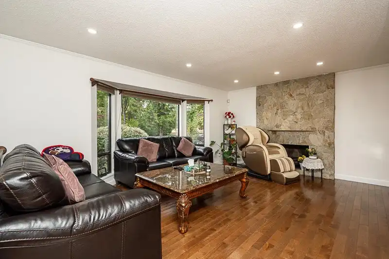 8448 154 STREET - photo 4 of 37