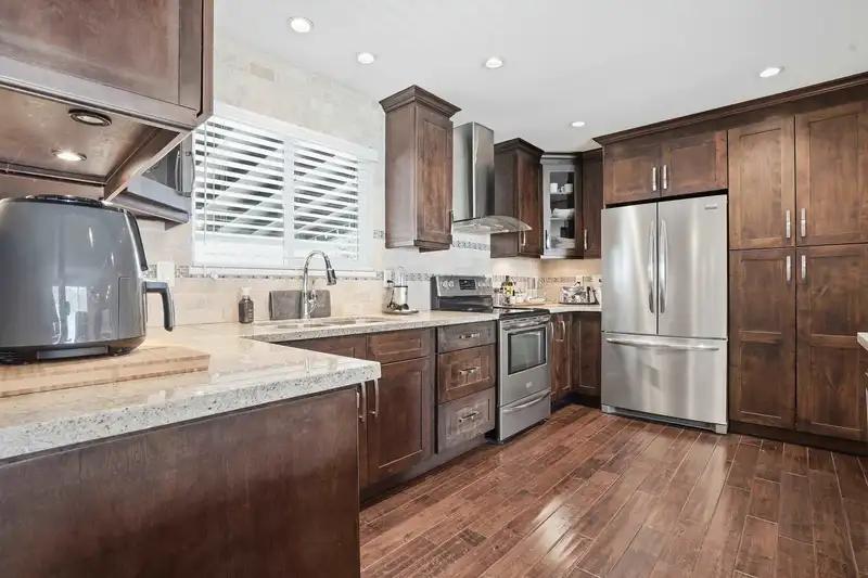 846 WRIGHT AVENUE - photo 4 of 40