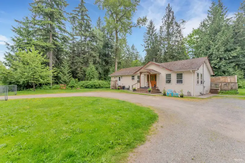 21036 36 AVENUE - photo 3 of 5