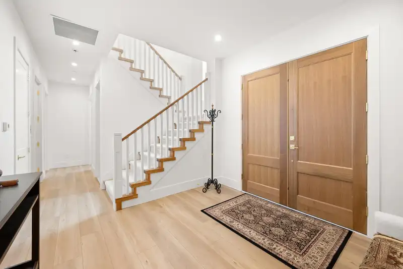 1113 DOLPHIN STREET - photo 4 of 40