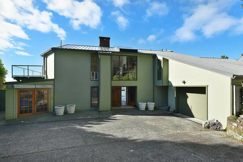 5907 SUNSHINE COAST HIGHWAY - photo 4 of 39