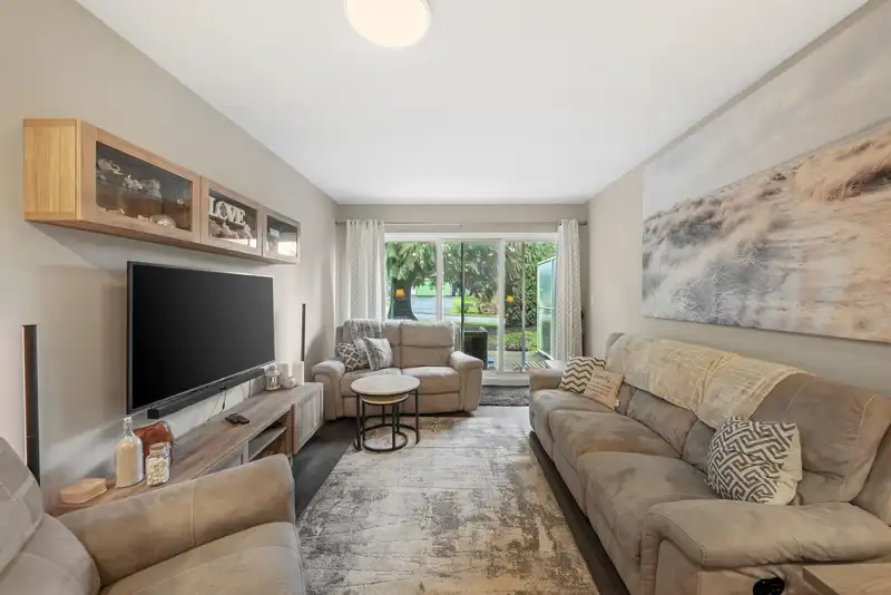 13 20155 50 AVENUE - photo 1 of 31