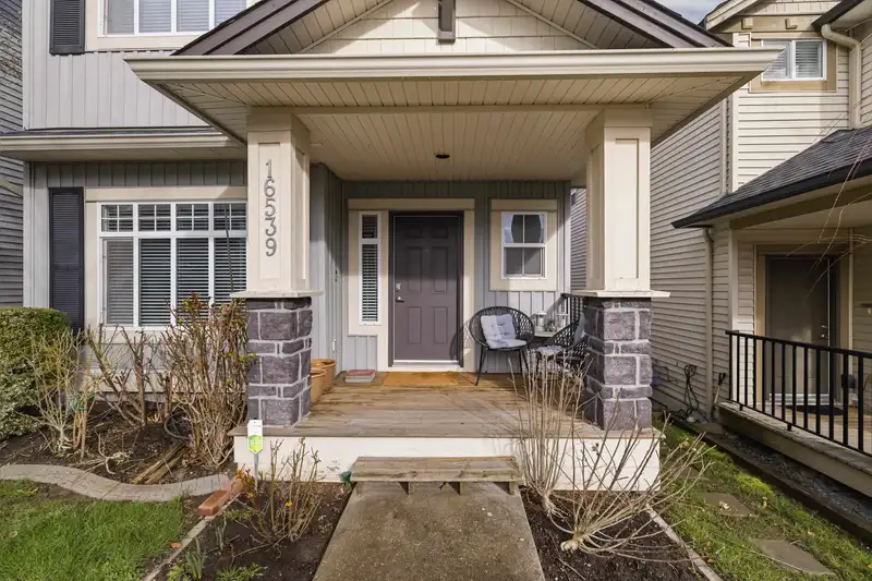 16539 59A AVENUE - photo 3 of 40