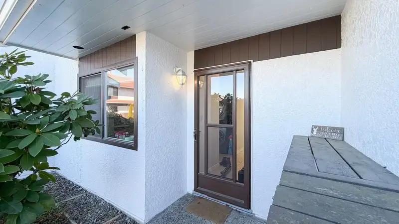117 9700 GLENACRES DRIVE - photo 3 of 32
