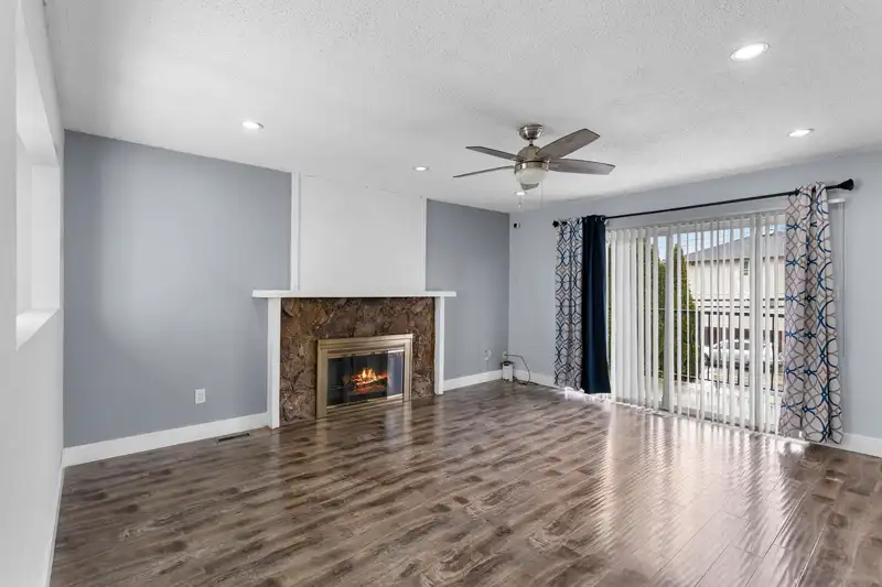 11546 128 STREET - photo 4 of 33