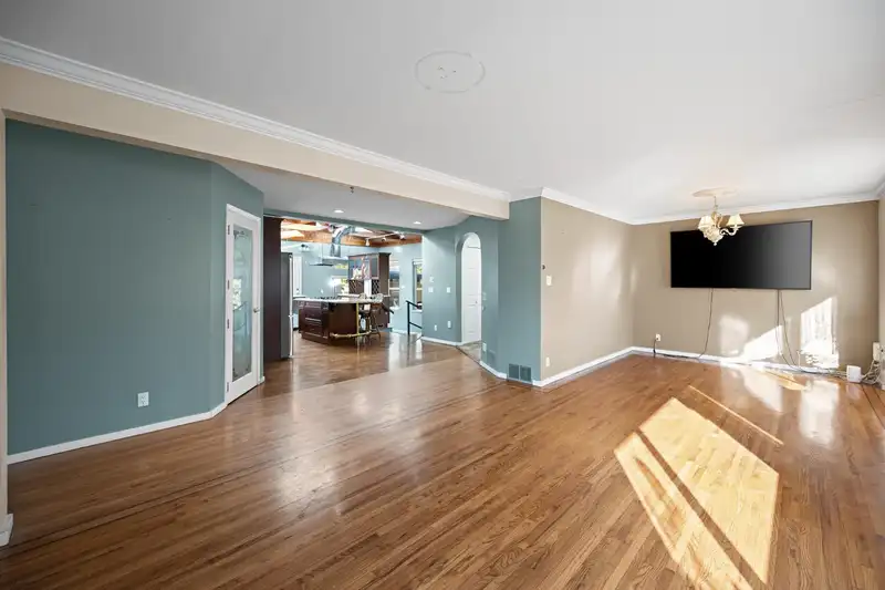 22237 64 AVENUE - photo 2 of 25