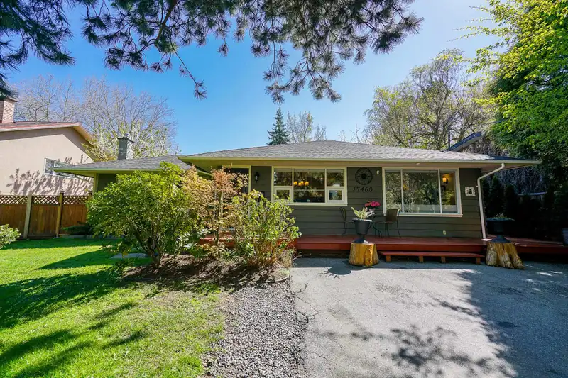 15460 26 AVENUE - photo 1 of 36
