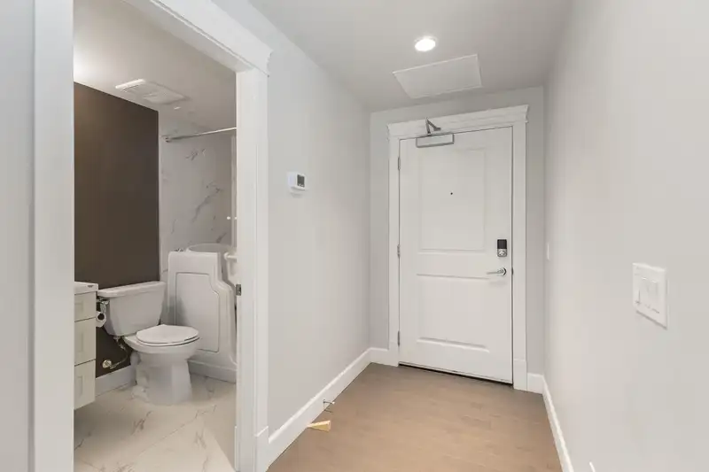 2206 2180 GLADWIN ROAD - photo 3 of 39