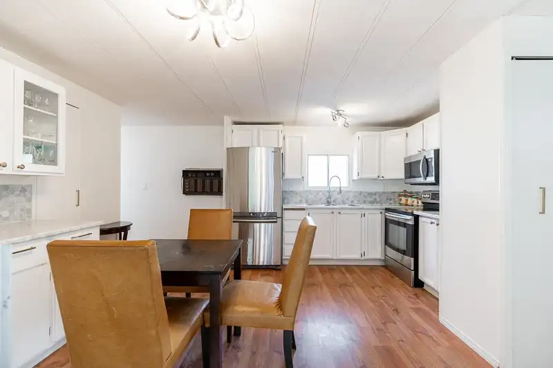 5 13650 80 AVENUE - photo 3 of 30