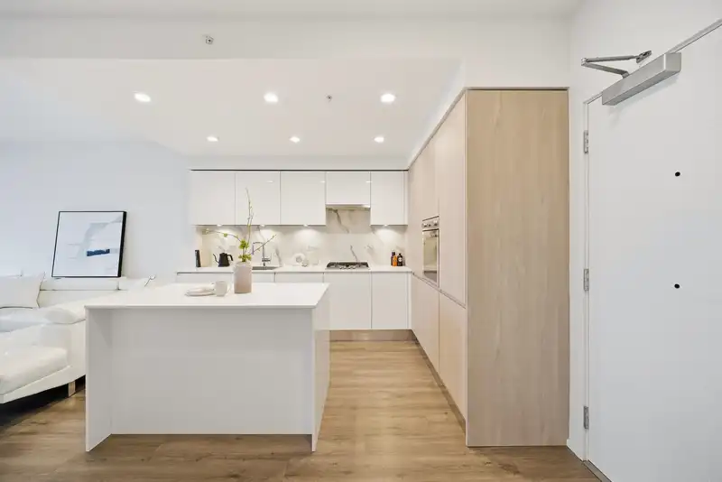 507 3888 EVERGREEN PLACE - photo 2 of 27
