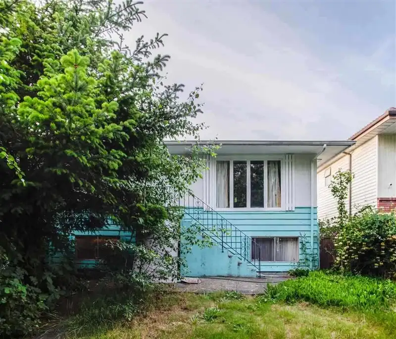 431 SE MARINE DRIVE - photo 2 of 2