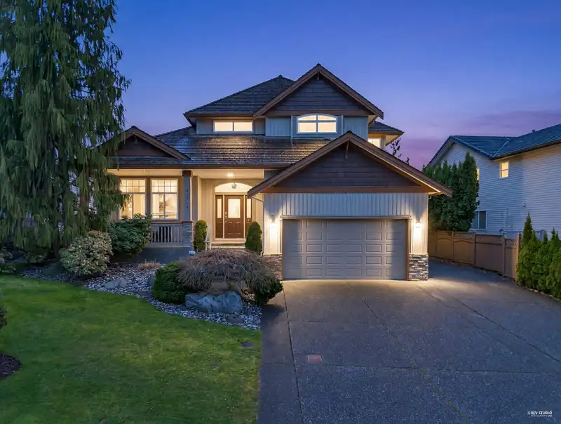 21048 86A AVENUE - photo 1 of 40