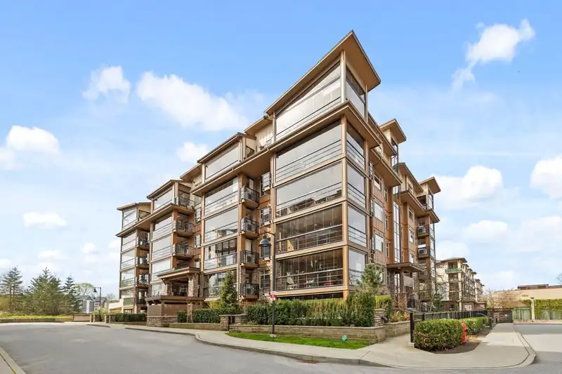 A510 20716 WILLOUGHBY TOWN CENTRE DRIVE - photo 1 of 40