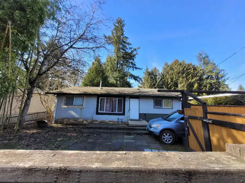10577 138A STREET - photo 3 of 4