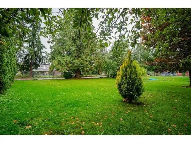 19680 56 AVENUE - photo 4 of 9