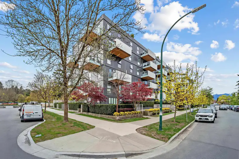 302 5089 QUEBEC STREET - photo 1 of 39