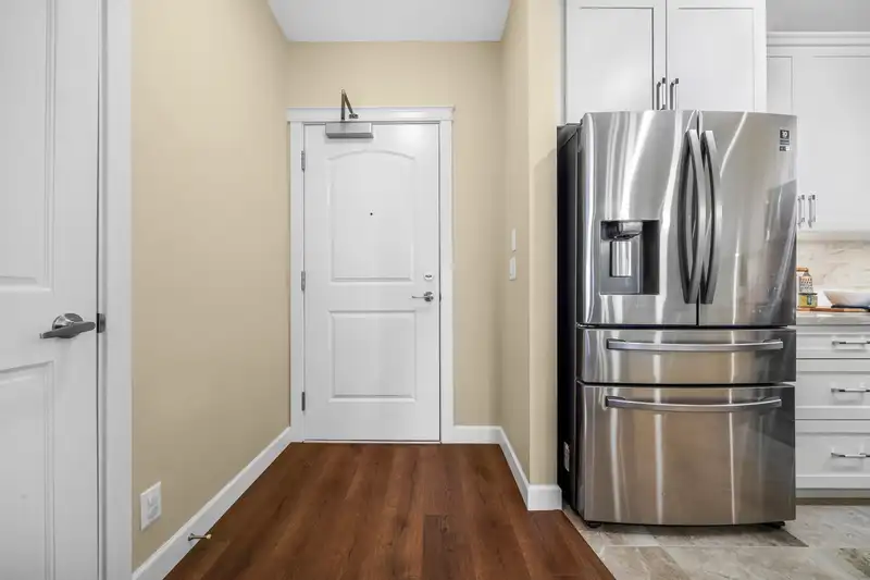 515 8526 202B STREET - photo 3 of 38
