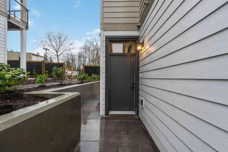 112 34588 MARSHALL ROAD - photo 2 of 33