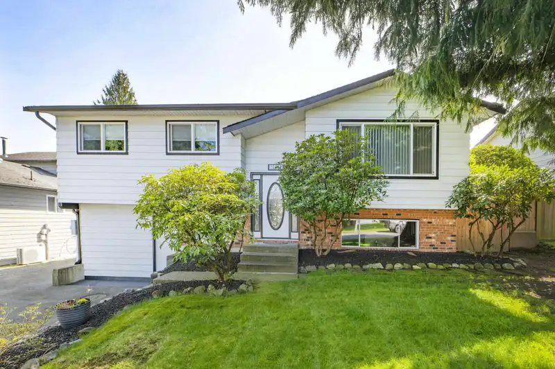27052 34A AVENUE - photo 1 of 40