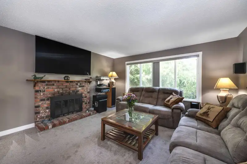 27052 34A AVENUE - photo 4 of 40