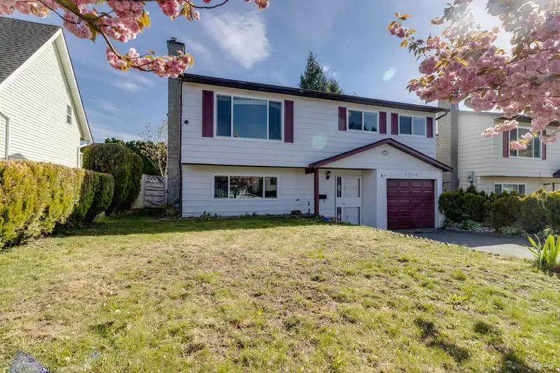27528 31A AVENUE - photo 1 of 19
